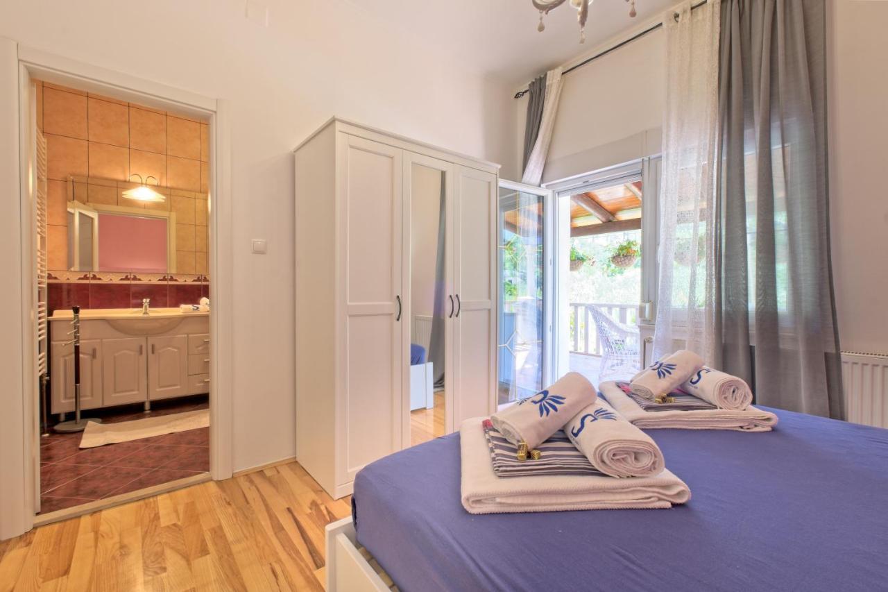 Villa Thousand Roses Lovorno ภายนอก รูปภาพ