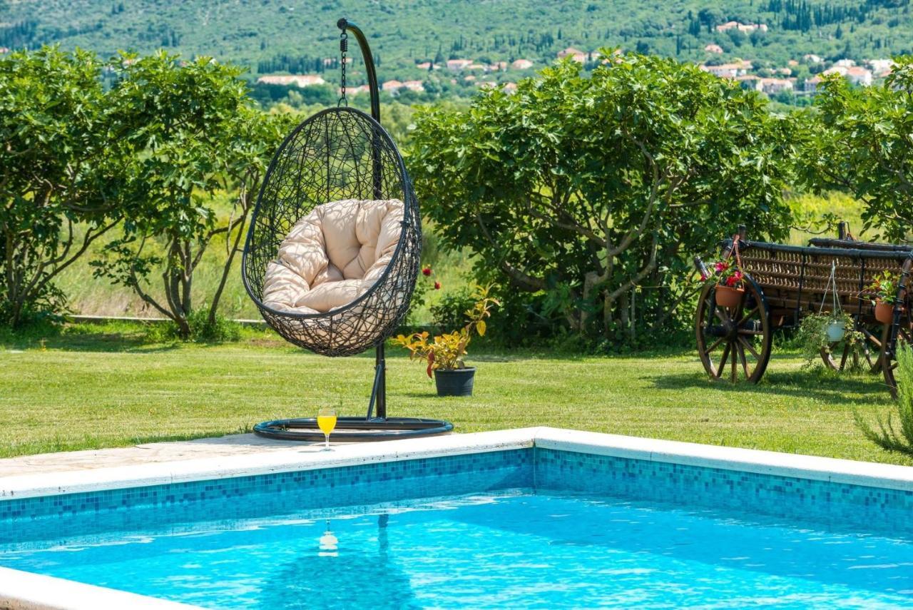 Villa Thousand Roses Lovorno ภายนอก รูปภาพ