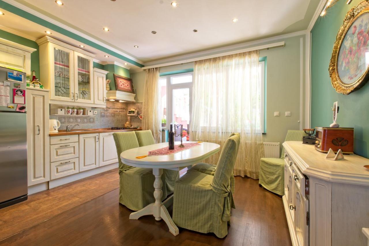 Villa Thousand Roses Lovorno ภายนอก รูปภาพ