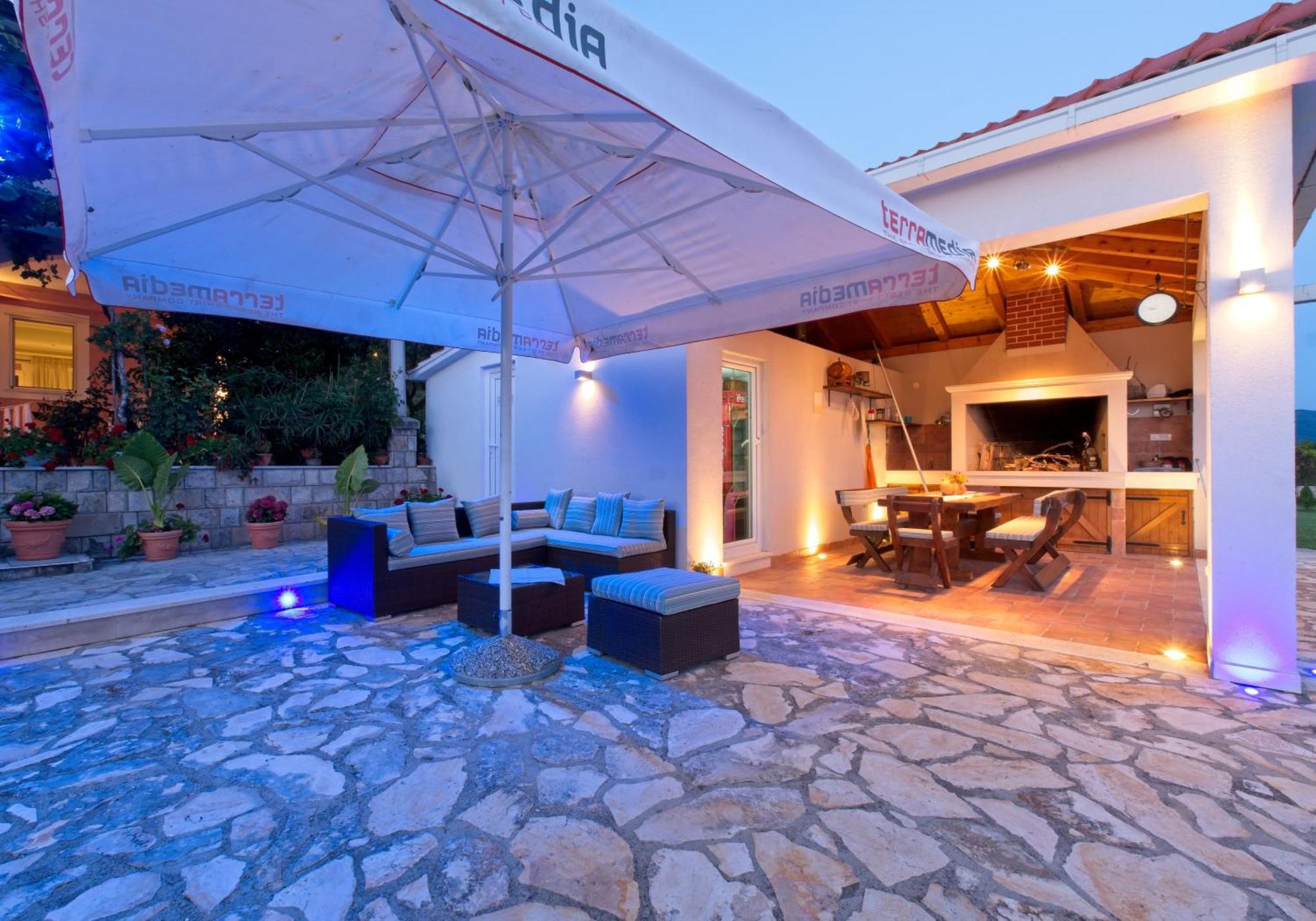 Villa Thousand Roses Lovorno ภายนอก รูปภาพ