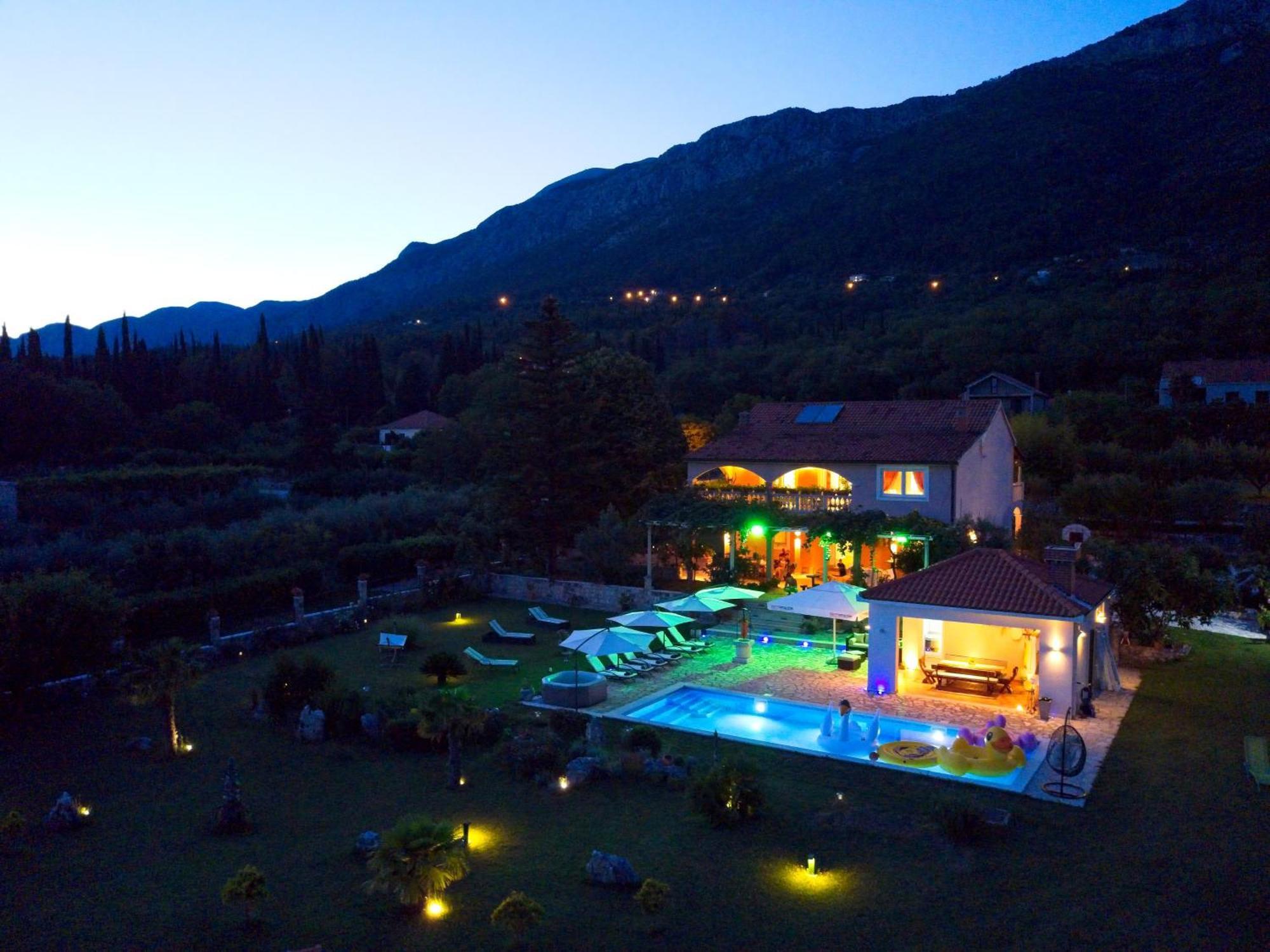 Villa Thousand Roses Lovorno ภายนอก รูปภาพ