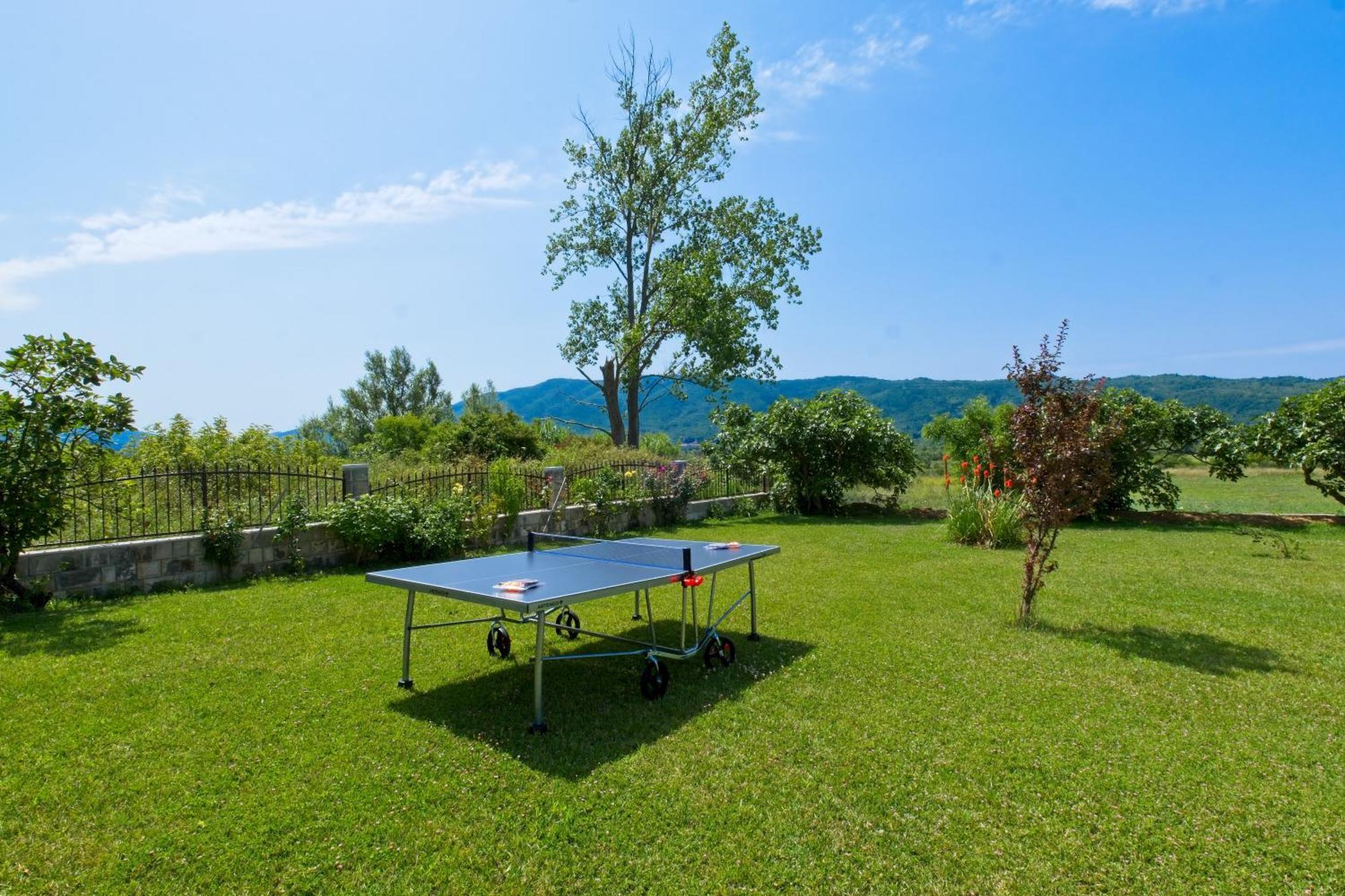 Villa Thousand Roses Lovorno ภายนอก รูปภาพ
