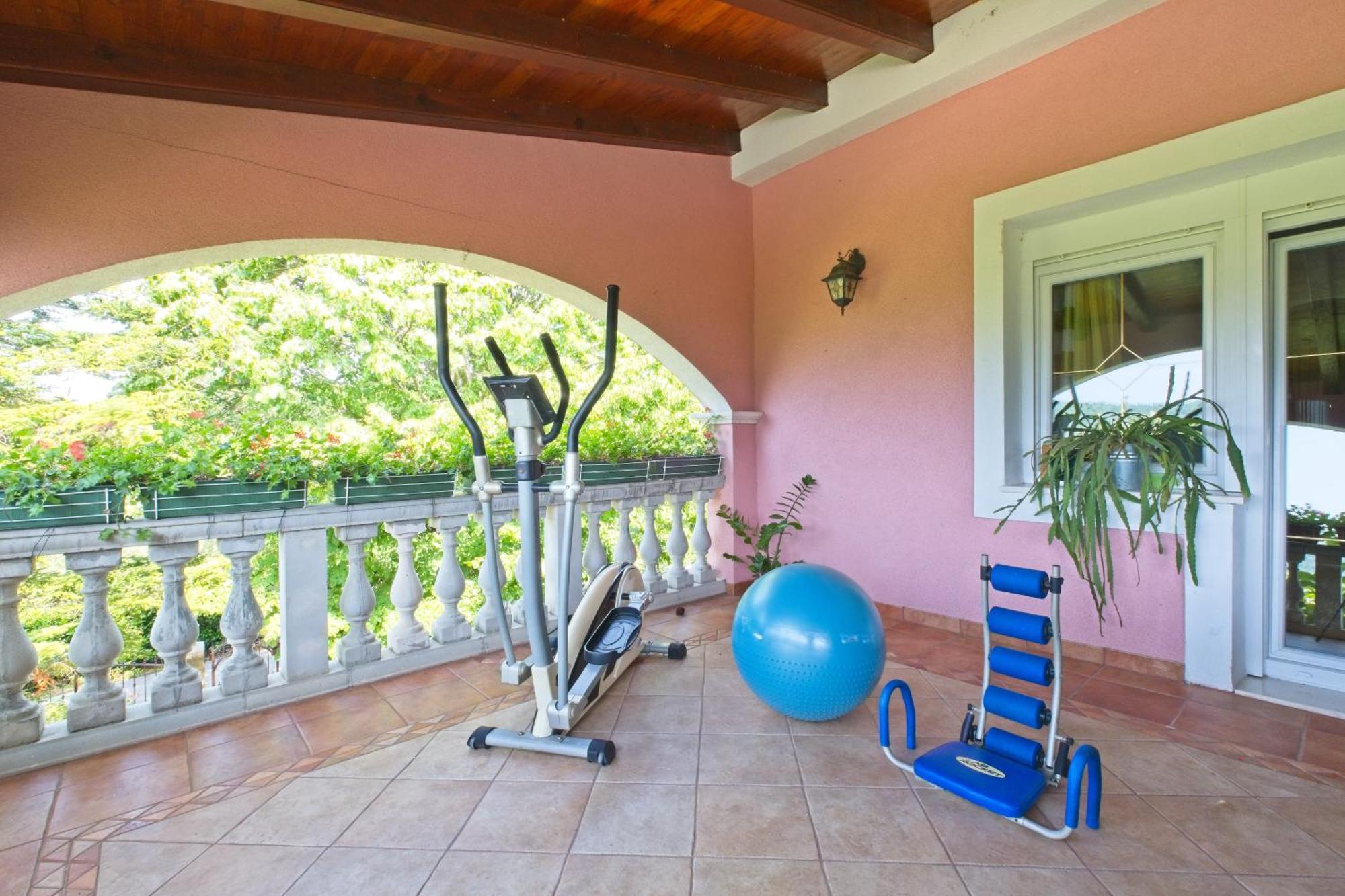 Villa Thousand Roses Lovorno ภายนอก รูปภาพ